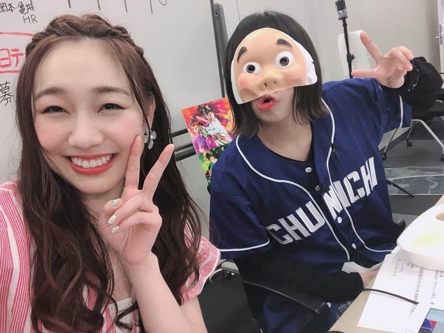 須田亜香里さんのインスタグラム写真 - (須田亜香里Instagram)「4月4日(木)【ウラBS日テレ】 いつも私のInstagramにいいね押してくれるゆづきちゃん（ @yuzukihidaka_0401 ） 巨人対阪神戦なのに通常運転で中日ドラゴンズトーク！楽しかった😊 巨人でホームランが出たら須田が開脚するルールもスタッフさん流石でした。 何回開脚したことやら😂 ナゴヤドームの中日も勝てたし最高でした！ 5.6枚目はTwitterのリプから拝借。 みんなありがとうー😊  #ウラbs日テレ #巨人対阪神  #ske48 #中日ドラゴンズ #中日ドラゴンズ応援大使  #日高優月 #野球のモノマネしてる人  #オーベルジーヌ #美味しかったです」4月6日 9時41分 - akarisuda