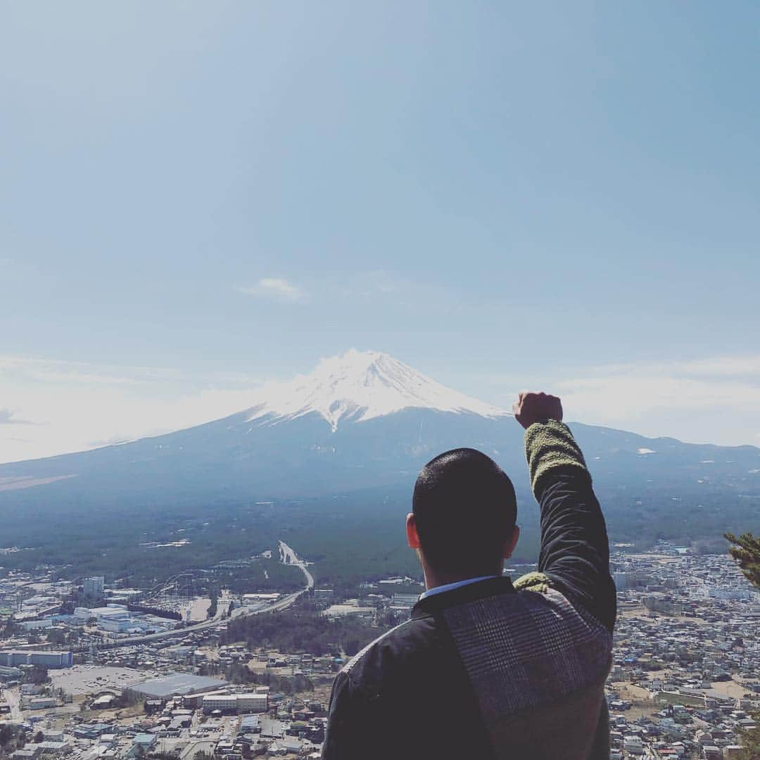 平野ノラさんのインスタグラム写真 - (平野ノラInstagram)「べーさんとフジヤマ  4月7日(日)12時〜 『なりゆき街道旅』 観てねー🗻🗻🗻 #なりゆき街道旅 #富士山 #最近 #御縁があります #パワーチャージ #平野ノラ #OKバブリー」4月6日 9時50分 - noranoranora1988