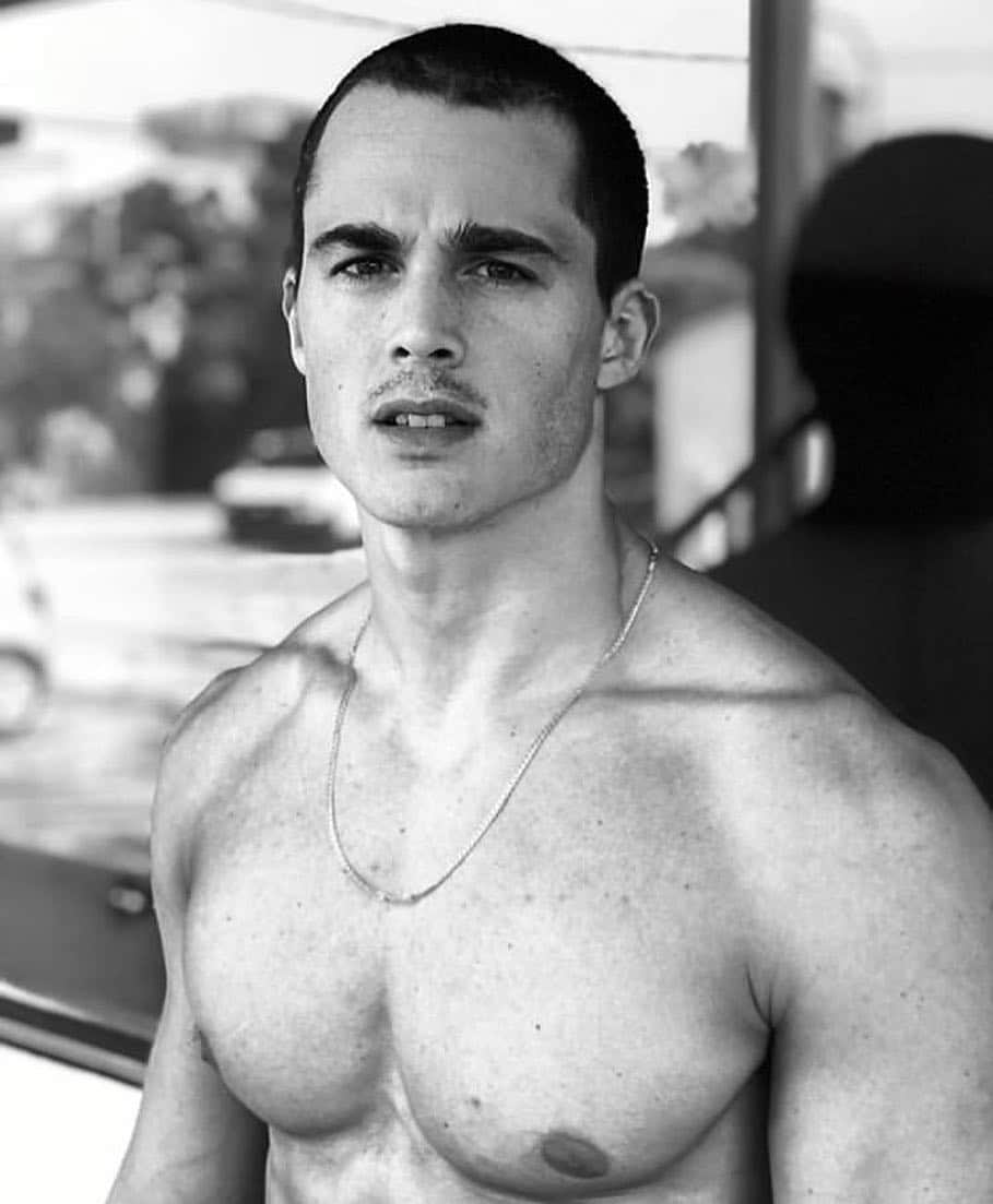 IMG Modelsさんのインスタグラム写真 - (IMG ModelsInstagram)「Shred+Shorn. 💪🏼 #PietroBoselli (@pietroboselli) shows off his new cut by @benjaminthigpen. #📷 @giampaolosgura #👔 @georgecortina #👦🏻 #IMGstars」4月6日 10時12分 - imgmodels