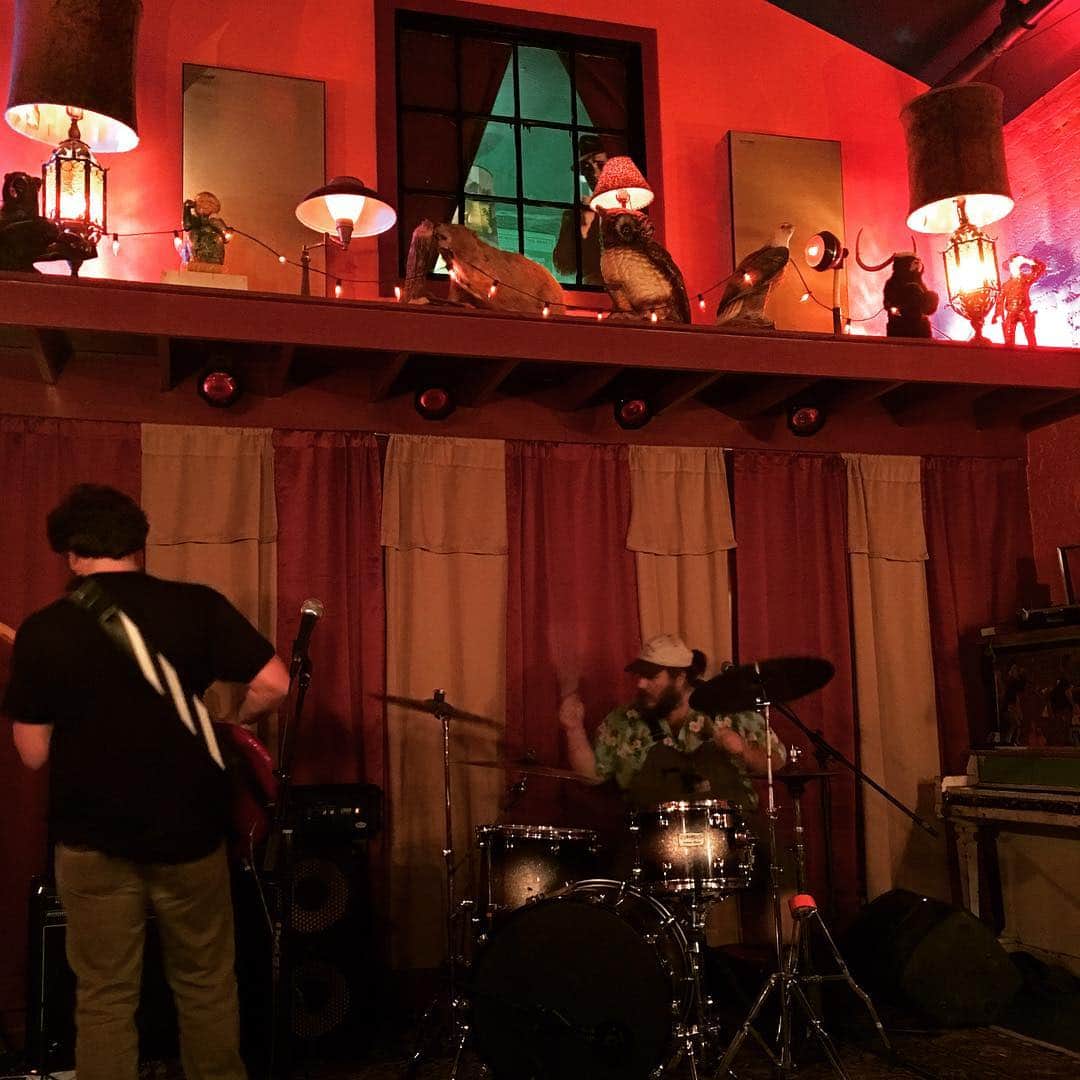 のインスタグラム：「We arrived at tonight’s venue “Flicker Bar” in Athens, GA!! Come on! Come on!! Come on!!! . . #athensga  #pinkydoodlepoodle  #pdp  #ustour2019  #highenergyrocknroll  #livemusic #rockmusic #rock #rockband  #japanese  #ustour #livetour  #tourlife #musicianlife #musician #gibsonguitars #gibsonbass #gibson #eb3 #lespaul #marshallamps #vintage #femalebassist #femalevocalist #アメリカ #海外旅行 #音楽」