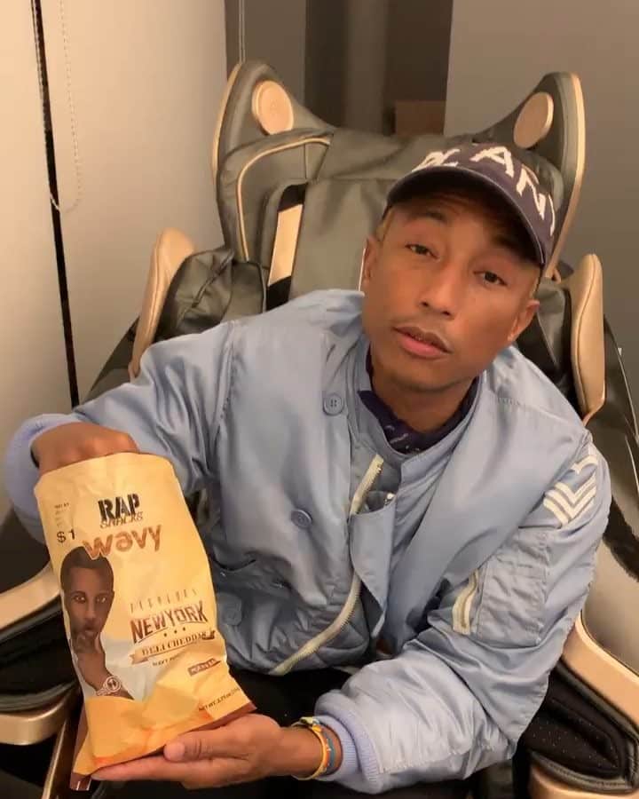 ファボラスのインスタグラム：「Happy Birthday to the Legend @pharrell. You got a big box of the Wavy Fab @officialrapsnacks coming your way!! 🎈🎁😂」