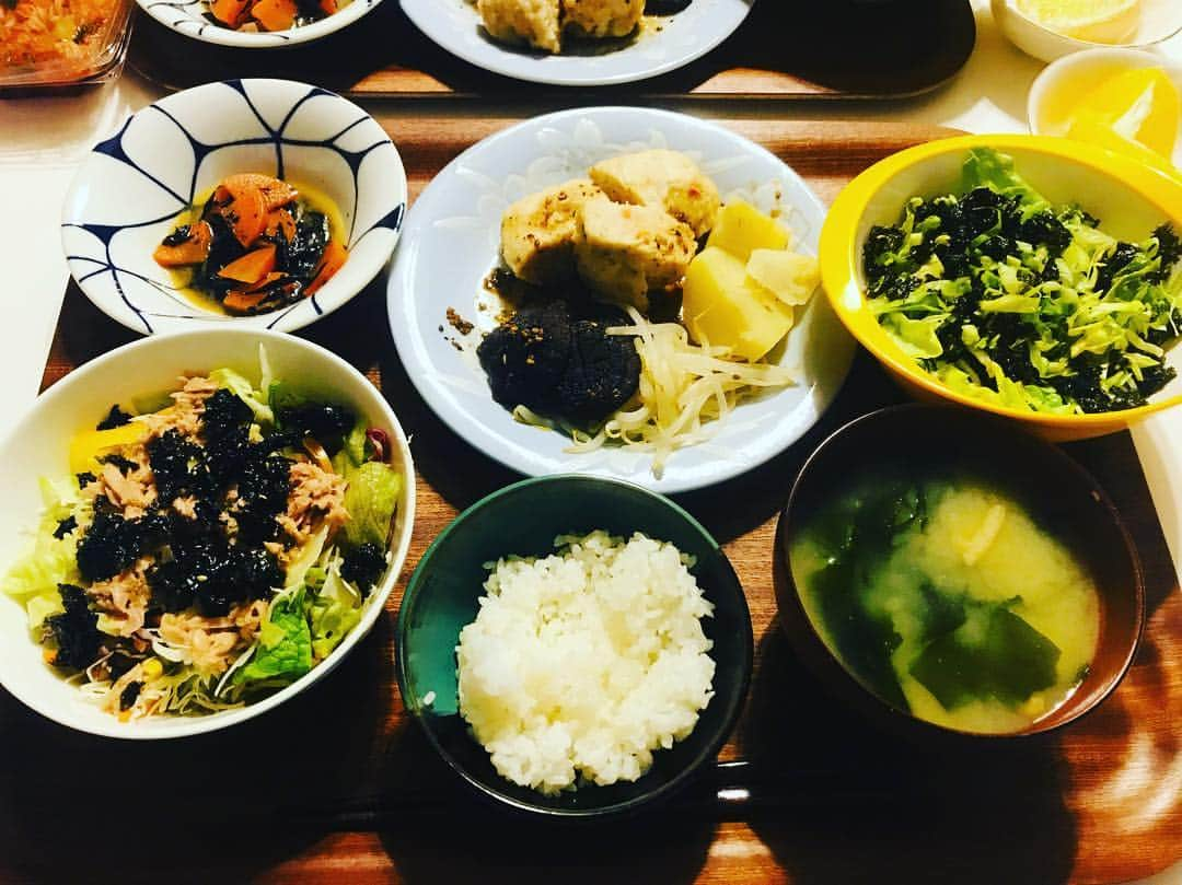 有働文子さんのインスタグラム写真 - (有働文子Instagram)「昨日のお家ご飯🍚野菜多め🥦🥬🥗 野菜を食べよう🙏✨ #お家ご飯 #野菜料理 #野菜多めに #つくねハンバーグ #ひじきの煮物」4月6日 10時50分 - udou_fumiko