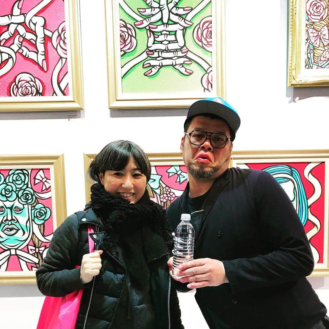 大森美希さんのインスタグラム写真 - (大森美希Instagram)「#artexpo にて #肉糞太郎 画伯とツーショット😎😍 #野性爆弾 #くっきー #nikuguso_taro #nikugusoart #artexponewyork #nyc #nylife #japaneseartist #art #野性爆弾くっきー #肉糞乙女 #刈り上げ女子 #ニューヨーク #ニューヨーク生活 #ニューヨークで働く #海外生活 #海外で働く #アーティスト #アートな生活」4月6日 10時52分 - mikiomori_