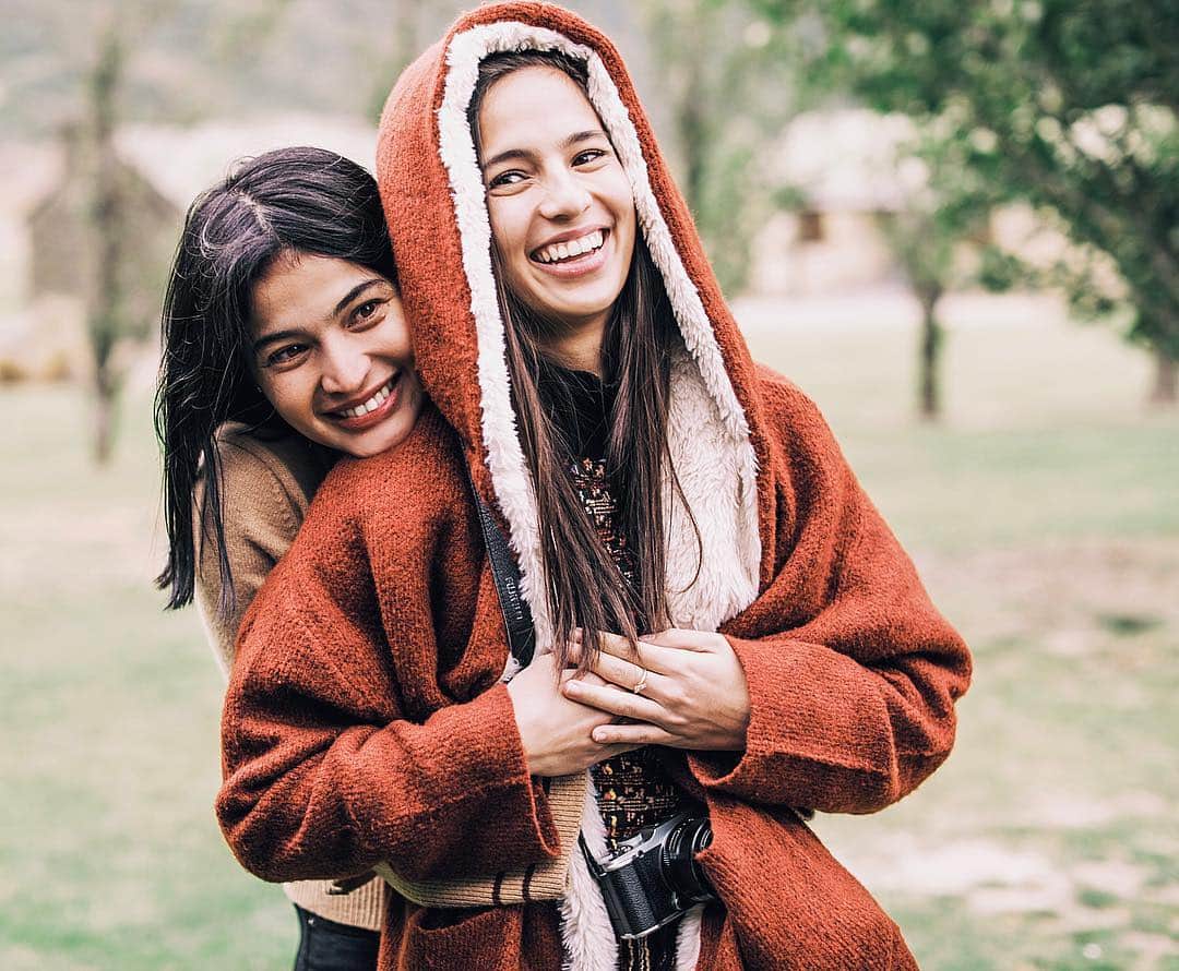 アン・カーティスのインスタグラム：「Happy Happy Birthday to my sestra @jascurtissmith 🎂. . Nandito lang ako, maasahan mo, may nagmamahal sayo, AALAGAAN KA ❤️. . Binuo ko yan para sayo 💖 Mahal kita my little sestra! See you later!」
