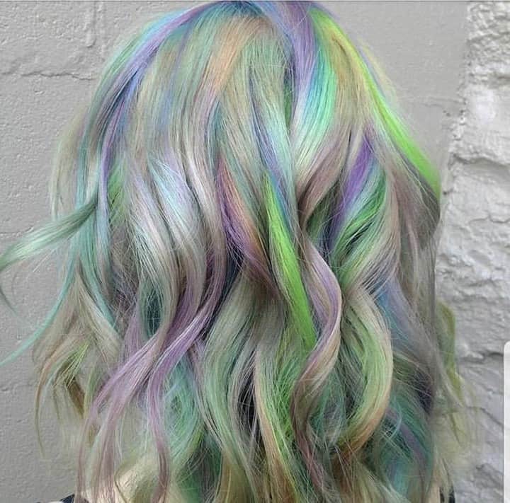 CosmoProf Beautyさんのインスタグラム写真 - (CosmoProf BeautyInstagram)「Our Iridescent #hairoftheday goes to @kmkhairday for these prismatic curls lifted with @goldwellus #OxycurPlatin, colored with @joicointensity and #pravanavivids and styled with @paulmitchellus #awapuhuwildginger shine spray and a #PaulMitchell #neuroflatiron --- 👇 Rules Below!👇 1️⃣Tag your photo #IridescentHOTD #cosmoprofbeauty #licensedtocreate 2️⃣Post a photo of your hair color against an uncluttered background 3️⃣Mention any products used to color or style the hair --- #repost #kmkhairday #iridescenthair #iridescenthaircolor」4月6日 11時00分 - cosmoprofbeauty