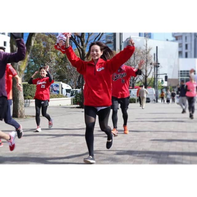 古田ちさこさんのインスタグラム写真 - (古田ちさこInstagram)「yogARunners企画、カープ女子とお花見🌸Run&Yoga˚✧₊⁎ とっても楽しかったです🤗 ありがとうございました❤️ #yoga#ヨガ#running#ランニング#カープ女子#古田ちさこ#relax#お花見#お花見ラン#代々木公園ラン#代々木公園#桜🌸」4月6日 11時00分 - chisakofuruta