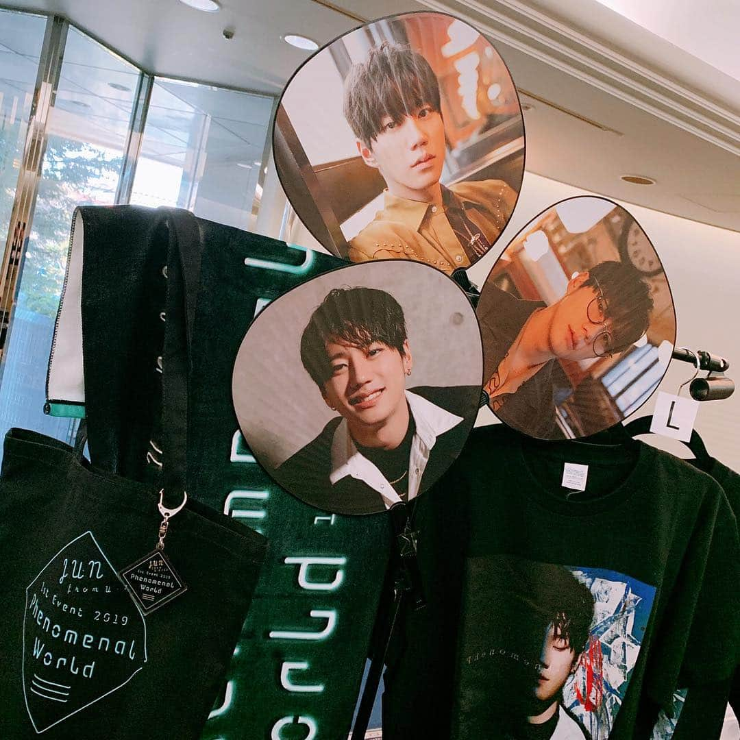 U-KISSさんのインスタグラム写真 - (U-KISSInstagram)「【JUN(from U-KISS) 1st Event 2019 ～Phenomenal World～】グッズ!! 会場で絶賛販売中です🙏  #ukissjun #ukiss #이준영 #유키스준  #グッズ #굿즈」4月6日 11時11分 - ukiss_japanofficial