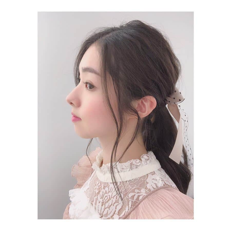 岩立沙穂さんのインスタグラム写真 - (岩立沙穂Instagram)「🎀 . この絶妙なゆるっとしたまとめ髪 メイクさんのお力です😇 昨日、衣装も可愛くて幸せだった! . #ヘアアレンジ #りぼん #hairstyles  #斜め後ろから撮ると見える #耳のほくろ🤭#自分でもあるの忘れる」4月6日 11時12分 - saho_iwatate104