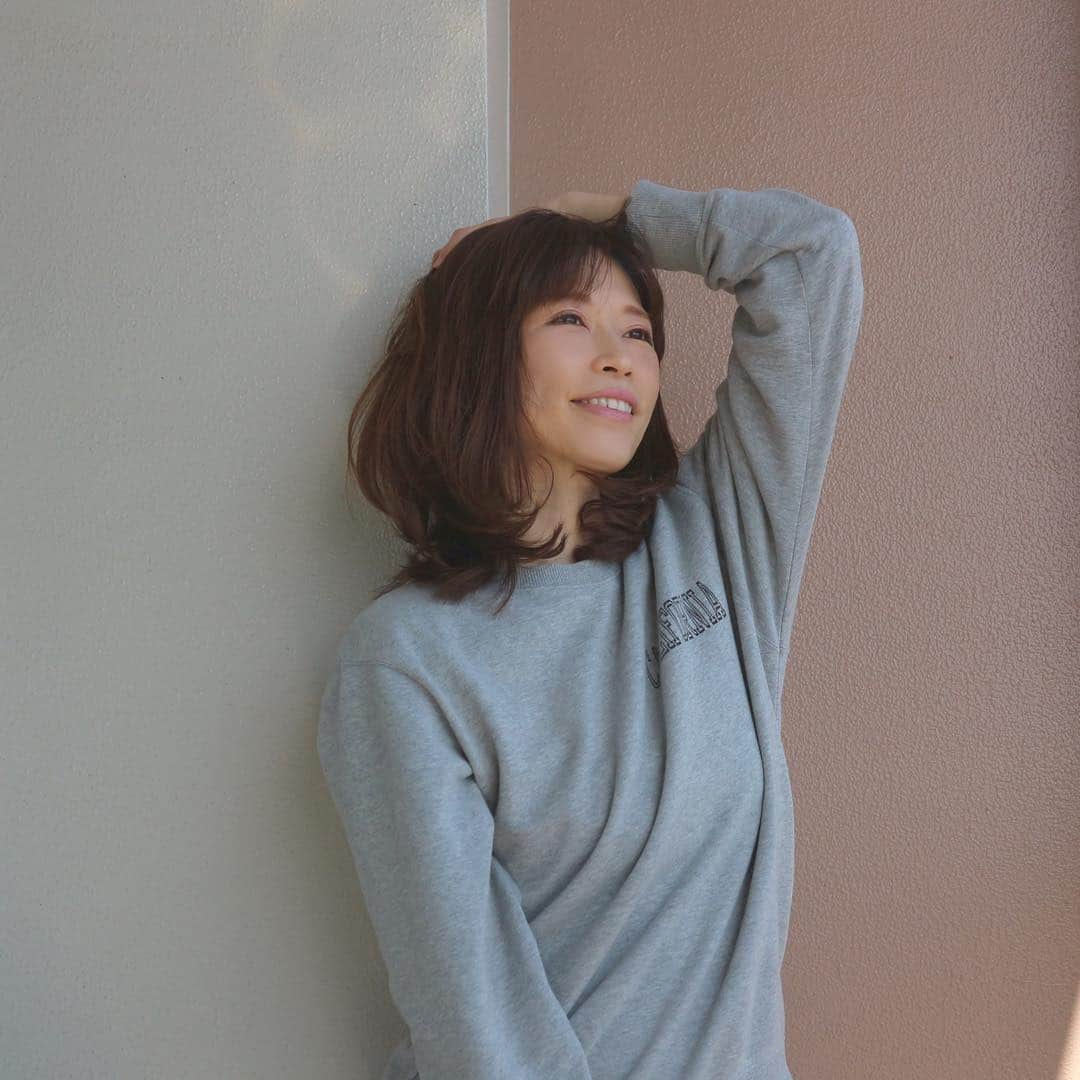 RENA さんのインスタグラム写真 - (RENA Instagram)「2019年になり改めて大人って大変だなぁと初めての取り組みや試みなど日々奮闘中の今日この頃🤔💦 ． 最近こっそりストーリーで更新中☝️ ． 平成最後もカウントダウン⏳ ． きっと開けると信じて駆け抜けていきたいと思います💪✨ ． ． ． REP宮崎校 @rep_miyazaki の月に二回の不定期ではありますがスケジュールご都合宜しければぜひいらしてください😊🌸 ． 今年度も改めてよろしくお願いします🎓✨ ． その他詳細等はお気軽にお問い合わせ下さい♡ . RENA 不定期クラス 4月5月スケジュール . . ⚫︎土曜日 lesson  4/13.27  5/11.25 *HipHop初級入門 17:00-18:00 *Style HipHop  18:30-20:00 ． ⚫︎日曜日 lesson  4/14.28  5/12.26 *Jazzfunk 18:30-20:00 . ． ． 初回無料 → 2回目以降 チケット制5400円(4回分)*有効期限3カ月 . ． ． ストレッチ、アイソレーションやステップ、ターン等の基礎をしっかりと行い、メロディーや歌詞、リズムを重視した振り付けでJazzHipHop、Jazz、コンテンポラリー等を取り入れてスタイル系のクールでスマートな振り付けでレッスンを行います。 . @ REP Performance Stage宮崎校 ． お問い合わせ (0985) - 64 - 2751 宮崎県宮崎市恒久6063-1-2 ． ． ． #japan #show #hiphopdance #swag #dance #athleta #sport #training #Miyazaki #workout #ダンススクール #ダンス #キッズ #ジュニア #ワークアウト #トレーニング #アスリート #スポーツ #ヒップホップダンス #ダンサー #ヨガ #コアトレ #ピラティス #体幹 #宮崎 #宮崎ダンススクール #ダンス宮崎 #ダンス入門 #オトナ女子 #仕事女子」4月6日 16時40分 - rena_flare