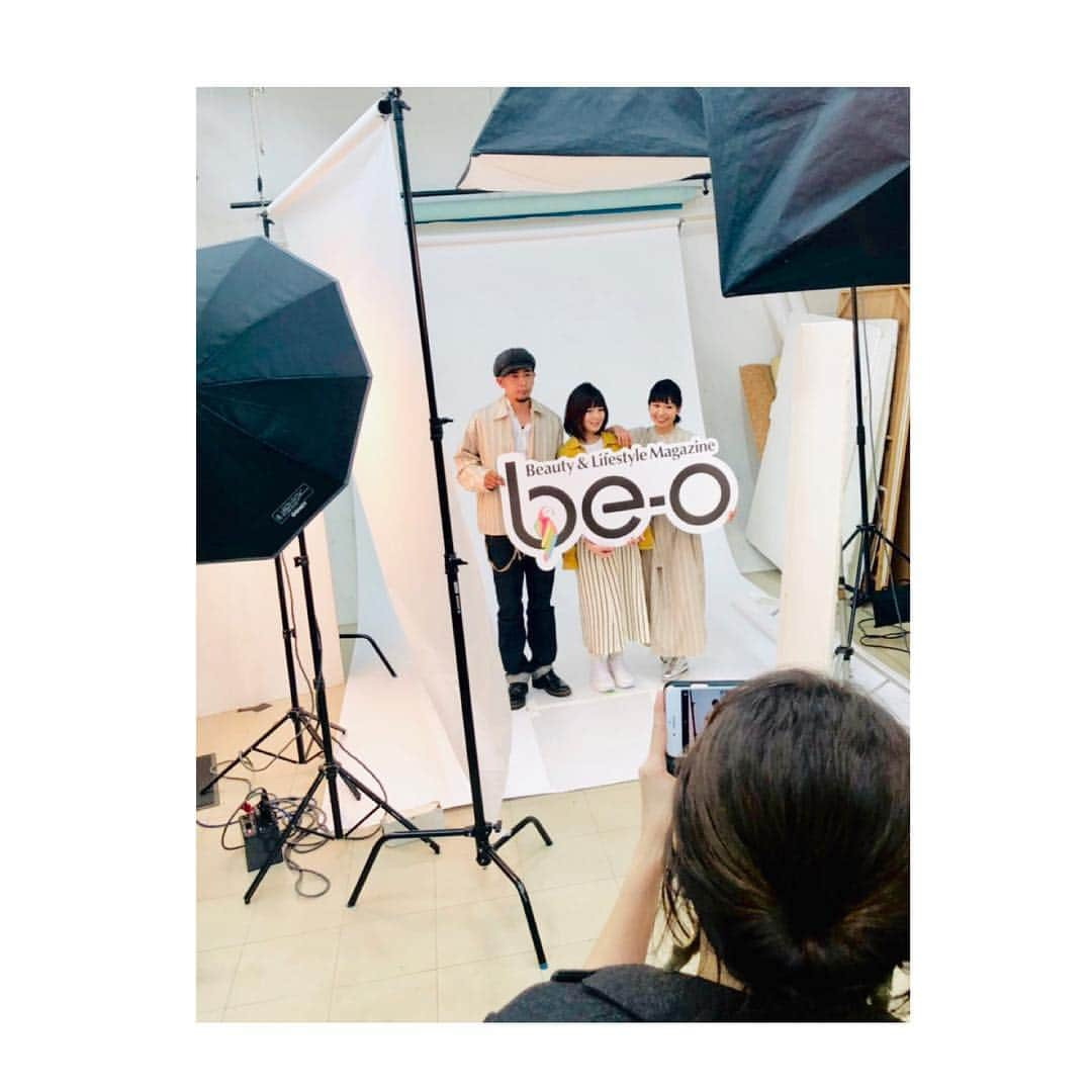 MAIKO さんのインスタグラム写真 - (MAIKO Instagram)「最近「be-o見たよー📚」ってお声かけしてもらえるっ🥰 ありがたやーーーっ!!!! 撮影の様子などsevenoopsのオフィシャルブログに書いてるのでのぞいてみてね💻 衣装提供は @southstore_okinawa さん🏡 デニムは裾に大きめのスリット入ってて可愛かったし🤤 ストライプのワンピースも軽くて着心地よかった〜🤤🤤🤤 メンズがメインだけど、女子の皆さんもお店のアカウントのぞいてみてちょ🤗 洋服も小物もまぢでシャレオツDAYO🤟👡👟👜 ・ ・ ・ #オーナーのセンス光ってらぁ🤤 #フリーマガジン #beo #沖縄 #sevenoops #セブンウップス #フィッティングした時の写真📸 #いい経験でしたん☺️」4月6日 11時51分 - maiko_oops