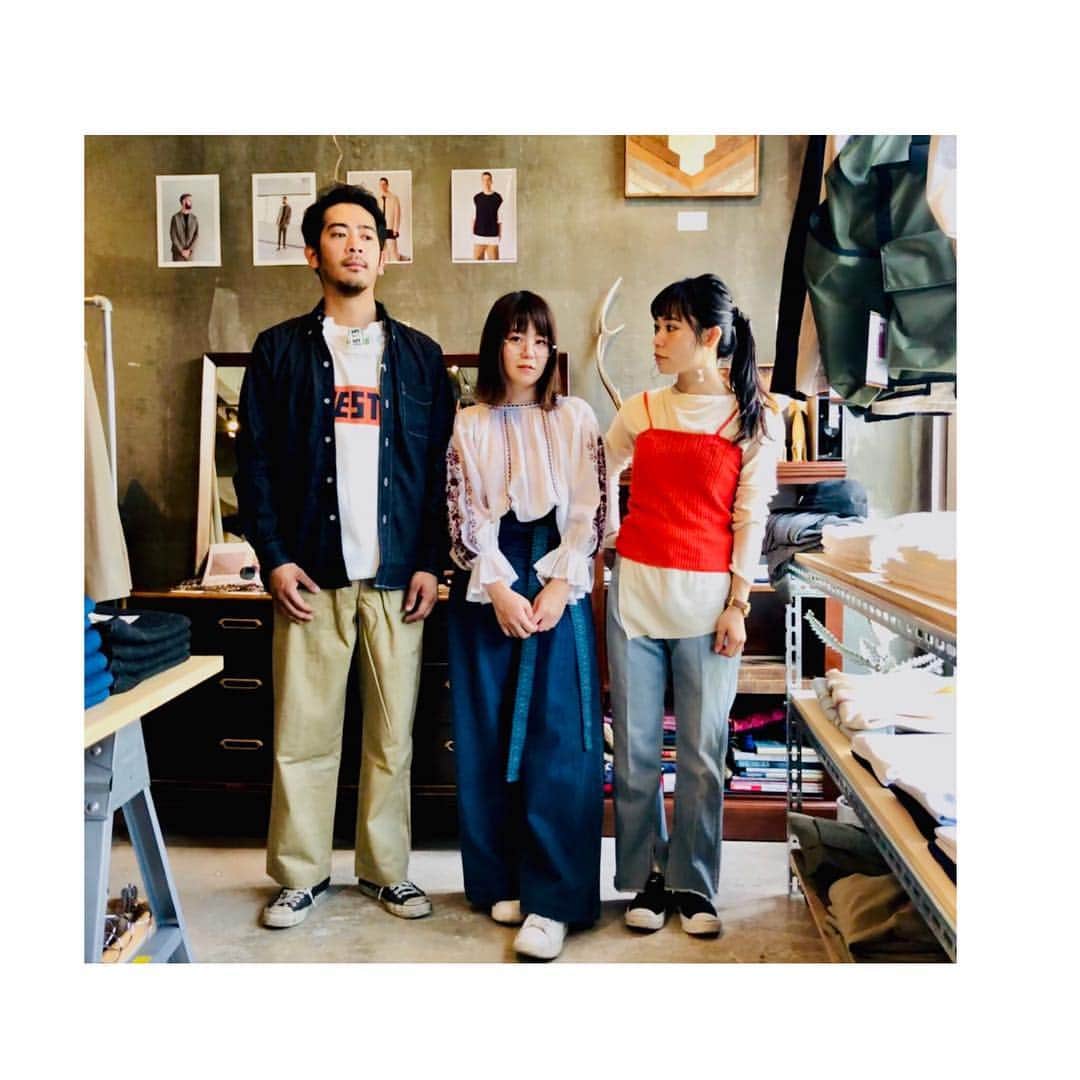 MAIKO さんのインスタグラム写真 - (MAIKO Instagram)「最近「be-o見たよー📚」ってお声かけしてもらえるっ🥰 ありがたやーーーっ!!!! 撮影の様子などsevenoopsのオフィシャルブログに書いてるのでのぞいてみてね💻 衣装提供は @southstore_okinawa さん🏡 デニムは裾に大きめのスリット入ってて可愛かったし🤤 ストライプのワンピースも軽くて着心地よかった〜🤤🤤🤤 メンズがメインだけど、女子の皆さんもお店のアカウントのぞいてみてちょ🤗 洋服も小物もまぢでシャレオツDAYO🤟👡👟👜 ・ ・ ・ #オーナーのセンス光ってらぁ🤤 #フリーマガジン #beo #沖縄 #sevenoops #セブンウップス #フィッティングした時の写真📸 #いい経験でしたん☺️」4月6日 11時51分 - maiko_oops