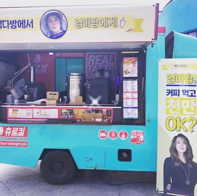 ペク・チヨンさんのインスタグラム写真 - (ペク・チヨンInstagram)「#4월5일 #오케이마담 #후배의선배사랑 #빽다방 에서 #엄마담께 엄청 뿌듯!!! 엄정화언니와 배우분들 스텝분들 모두 기도로 응원합니다^^」4月6日 11時52分 - baekzyoung