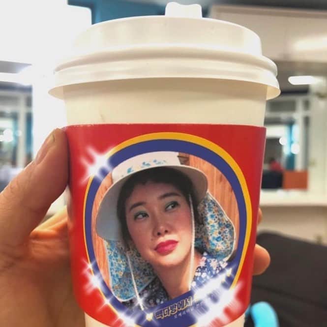 ペク・チヨンさんのインスタグラム写真 - (ペク・チヨンInstagram)「#4월5일 #오케이마담 #후배의선배사랑 #빽다방 에서 #엄마담께 엄청 뿌듯!!! 엄정화언니와 배우분들 스텝분들 모두 기도로 응원합니다^^」4月6日 11時52分 - baekzyoung