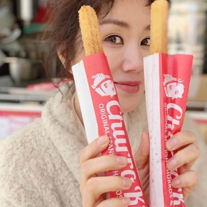 ペク・チヨンさんのインスタグラム写真 - (ペク・チヨンInstagram)「#4월5일 #오케이마담 #후배의선배사랑 #빽다방 에서 #엄마담께 엄청 뿌듯!!! 엄정화언니와 배우분들 스텝분들 모두 기도로 응원합니다^^」4月6日 11時52分 - baekzyoung