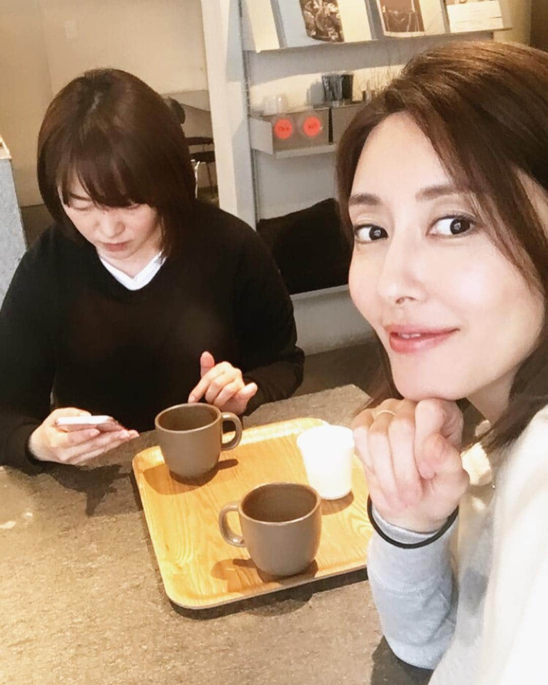 高木りなさんのインスタグラム写真 - (高木りなInstagram)「元ルームメイトのオンニと☕️💗 ex-룸메이트 언니랑 @andcoffeelab ✨  #exroomie #andcoffeelab #seoul #korea #룸메이트 #앤드커피랩 #한남동카페 #서울 #카페 #元ルームメイト #漢南洞 #漢南カフェ #ハンナムドン #ソウル #韓国 #韓国生活」4月6日 11時52分 - rinasvoyage