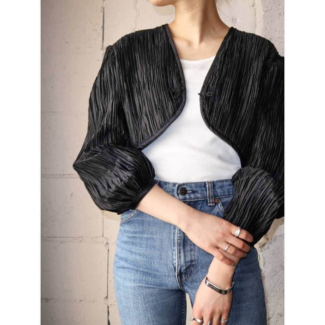 吉祥寺 古着屋 Orfeoのインスタグラム：「Pleated China Button Jacket  #Orfeo #Kichijoji #Tokyo #vintage #used #fashion #coodinate #outfits  掲載商品のお問い合わせはメールにて承っております。コメント、DMでのお問い合わせは受け付けておりませんのでご了承ください。」