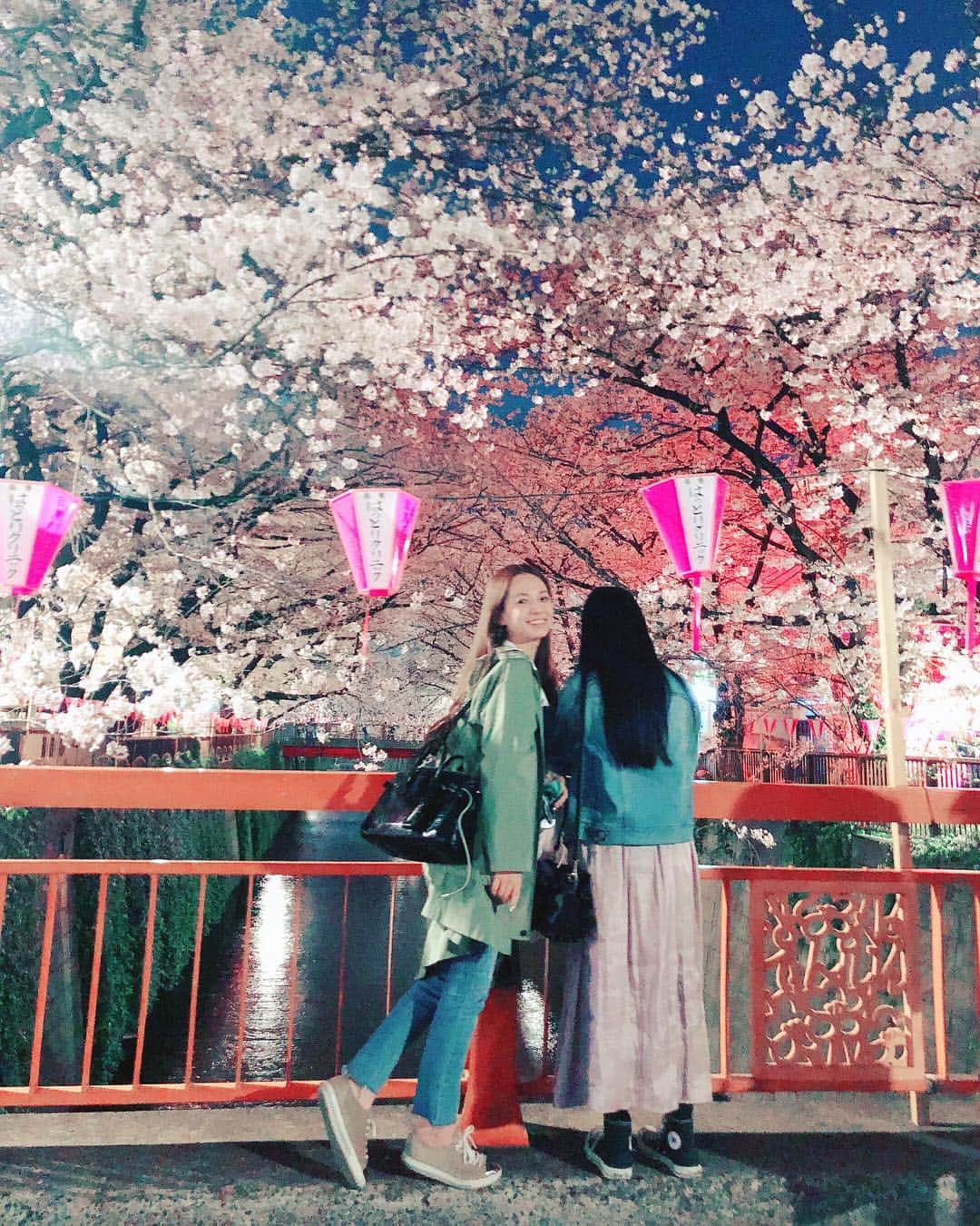 YUUKIさんのインスタグラム写真 - (YUUKIInstagram)「リベンジお花見♡  先週、雨で行けなかった夜桜でしたが ちょうど満開の桜を見れた嬉しい夜。  女子高生の、当たり前をイベント化しちゃう 楽しむパワー力とか、もう(^^)素敵すぎる  #instagood #happiness #funtimes #friends #cherryblossom #flower #japan #photooftheday #夜桜 #お花見 #東京 #名所 #中目黒桜 #桜色 #日々を楽しむ #ハピトレ #女子高生 #ベストタイミング #春」4月6日 11時56分 - yuuki_._official