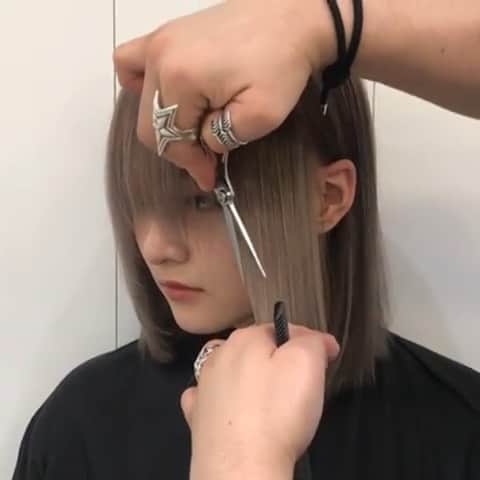 のインスタグラム：「✔style by @nobuhair ✔model by @__ayaka12 【 #ALBUM動画_カット】 ↑別パターンはこちら↑ . cut + color ¥3,500~ double color ¥8,000~ treatment ¥2,000~ etc... ※店舗により料金が異なります。 . . 大人気レイヤーカット . . パルージュ ◉カラー剤：イノアオイルカラ－ @lorealpro . ◉ブリーチ剤：Schwarzkopf_FIBREPLEX @schwarzkopfjapan . ◉スタイリング剤：ナプラポリッシュオイル @napla_official . ◉ライクトリ－トメント @like.osupull.official . . こちらのスタイルは 新宿店のNOBU（ @nobuhair ） が担当いたしました！ . 何かご不明点がございましたら お気軽にコメントください。 . 担当スタイリストからも コメントいたします！ . ALBUM（ @album_hair ） . . 【お問い合わせ先】 ALBUM OFFICE TEL / ‪03-6712-5547‬ FAX / ‪03-6712-5548‬ MAIL / info@album-hair.com . . . #ボブ #ロングヘア #美容室 #ヘアスタイル #ヘアセット #カット #カラー #ハイライト #グレージュ #グラデーション #外国人風カラー #インナーカラー #ハイライトカラー #外国人風 #インサ#美容師 #髮型 #髮型師 #髮型設計#攝影 #染髮 #发型 #護髮 #日系髮型#ทรงผม #헤어 #염색 #단발머리 #haircolor」