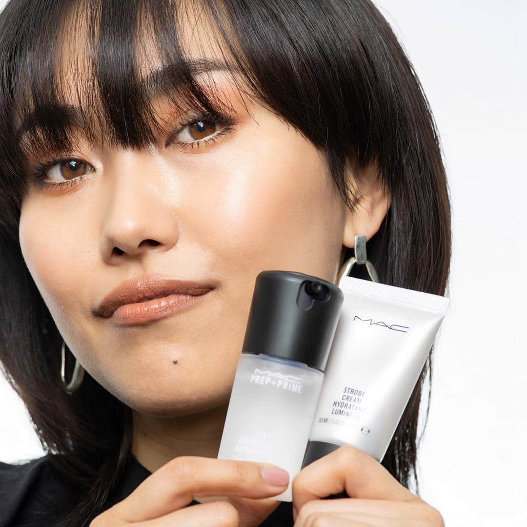 M∙A∙C Cosmetics Japanのインスタグラム：「⠀ メイクが美しく映え、 健康的な輝きを放つ肌作りを助ける 限定スキンケアキット。 お近くの店頭で是非チェックしてみてください！ #MACMakeupReadySkin #MACメイクアップレディスキン ⠀ MAKEPU AND MODEL: M·A·C NATIONAL ARTIST RYOKO SHIONO @mac_ryoko⠀@macprotokyo PHOTO: @takaki_iwata ⠀ ⠀ ⠀ ⠀ ⠀ ⠀ #MACCosmeticsJapan #MACコスメ #MACCosmetics #MyArtistCommunityJP  #MACArtistChallenge #MAC #コスメ #メイク #お試しサイズ #お試し #ミニキット #キット #スキンケア #下地 #メイク下地 #ストロボ #ストロボクリーム #MACStrobe #MACFixPlus #MACフィックスプラス」