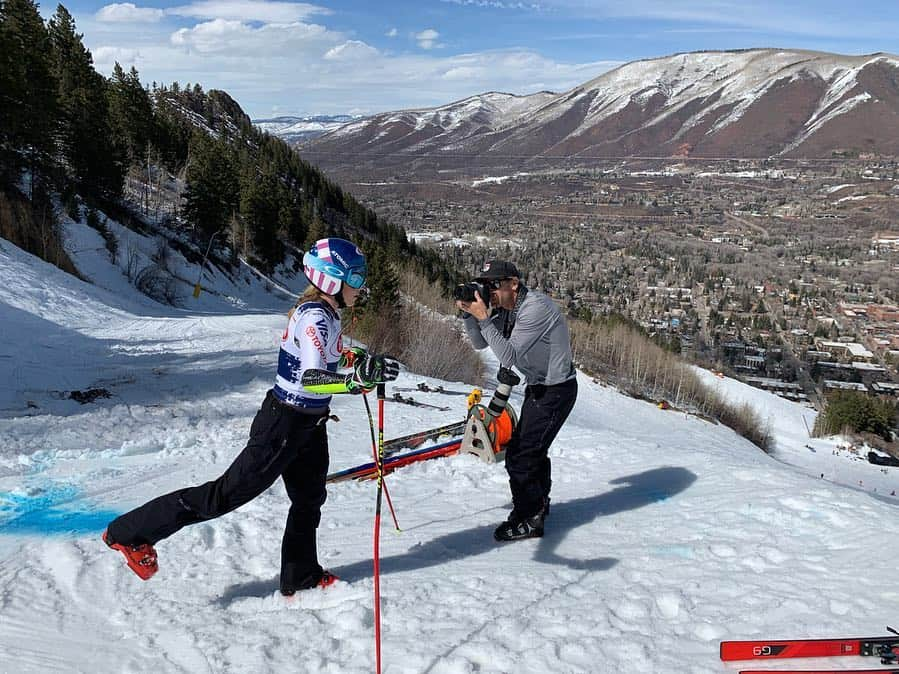 ミカエラ・シフリンさんのインスタグラム写真 - (ミカエラ・シフリンInstagram)「Had so much fun shooting with @oakleyskiing today at @aspensnowmass!! Major thanks to the crew at @team_avsc for helping out - had a blast hanging with you all! Check out my story for more behind-the-scenes from the shoot. 📸👏🤗🤗😎 @ikonpass #alterra」4月6日 12時02分 - mikaelashiffrin