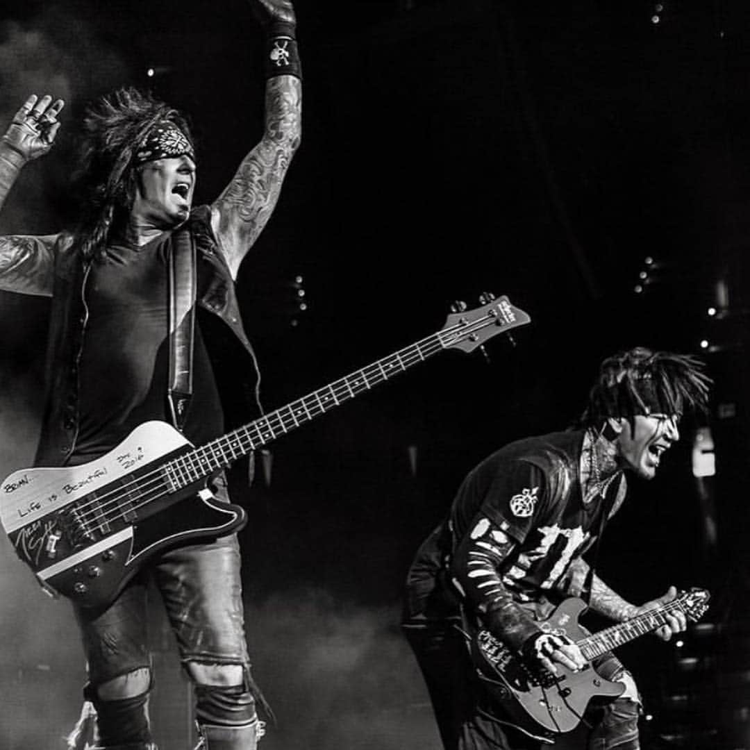 DJアシュバさんのインスタグラム写真 - (DJアシュバInstagram)「Check out these fun photos of @sixxam by the amazing @stephansdotter_photography」4月6日 12時13分 - ashba