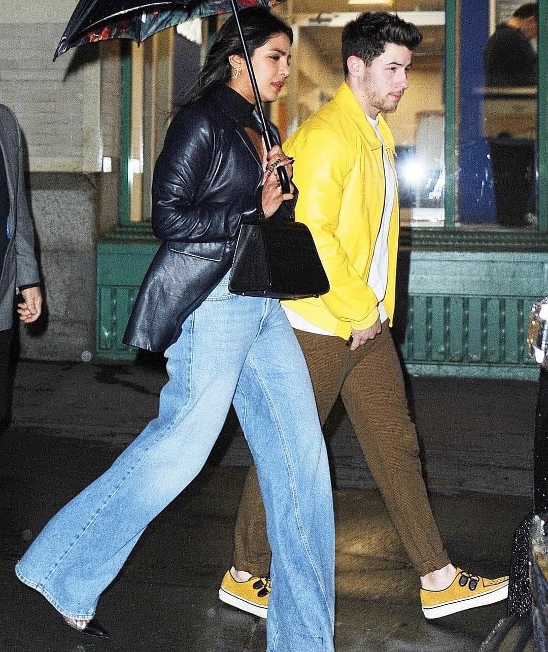 Just Jaredさんのインスタグラム写真 - (Just JaredInstagram)「The @JonasBrothers were joined by @priyankachopra, @daniellejonas and @sophiet for a night out to celebrate their new song! #JonasBrothers #NickJonas #JoeJonas #KevinJonas #PriyankaChopra #DanielleJonas #SophieTurner Photos: Backgrid」4月6日 12時36分 - justjared