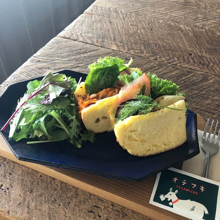 手紙社さんのインスタグラム写真 - (手紙社Instagram)「【手紙舎つつじヶ丘本店】 当店でお出ししているランチメニューが来週より変更になりますので、今お出ししている、キッシュ、シフォンサレサンド、カレーのマフィンサレは今日、明日までになっております。 急なお知らせで申し訳ございません。 新しいメニューの詳細はHPなどに随時更新していきますので、そちらでご確認下さい。 2019.04.06  #手紙舎#手紙舎つつじヶ丘本店#tegamisha#つつじヶ丘駅#焼き菓子」4月6日 12時31分 - tegamisha