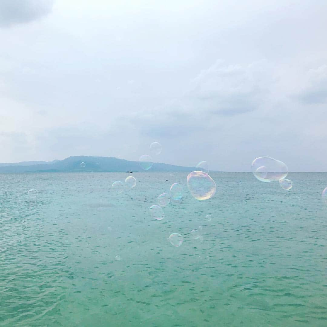 安田美沙子さんのインスタグラム写真 - (安田美沙子Instagram)「あー楽しかったな☺️❤️✈️🌈 小浜島✨ オリオンビールも美味しかったし、海の幸や、沖縄の家庭料理も美味でした！ 朝ランでは、やぎさん、牛さん、シュガーロード、そしてちゅらさんのお家も巡りました✨ お世話になった、民宿宮良の忍さんファミリー、ほんとにお世話になりました。また、会いに行きます🍻  #instagood #okinawa #travel #kohama #boy #22months」4月6日 12時35分 - yasuda_misako