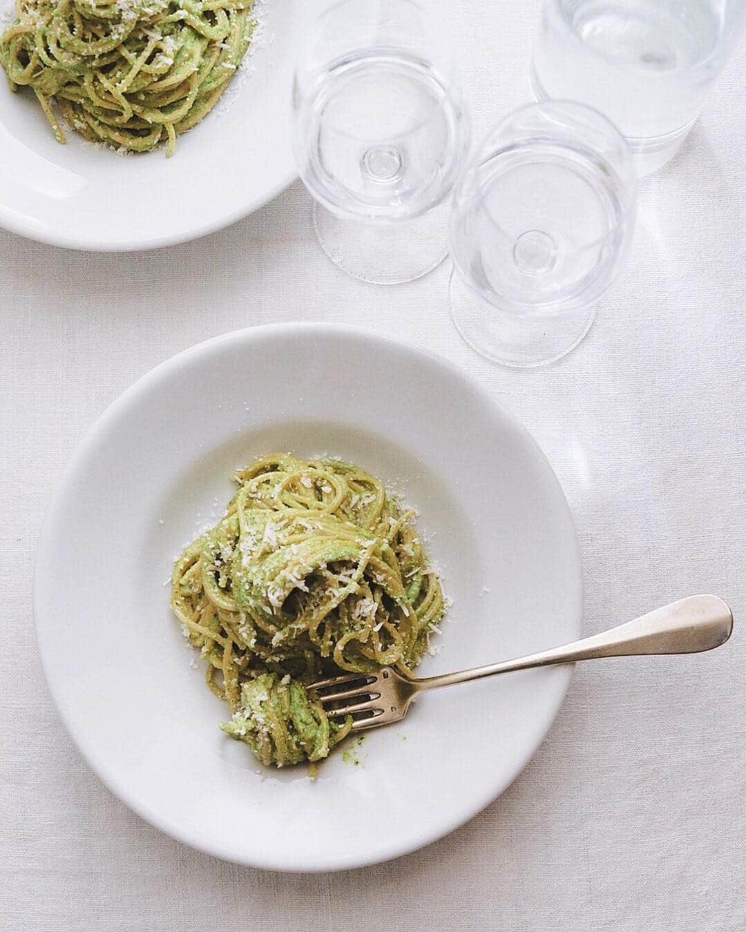 樋口正樹さんのインスタグラム写真 - (樋口正樹Instagram)「Broccoli pasta . ブロッコリーを オイルで炒めて、 バジルを加えて ペーストにして、 チーズと一緒に パスタと和えて。 . . #ブロッコリー #パスタ #バリラ #サタルニアチボリ #broccoli #broccolipasta #pasta #pastalover #lovepasta #pastaitaliana」4月6日 12時36分 - higuccini