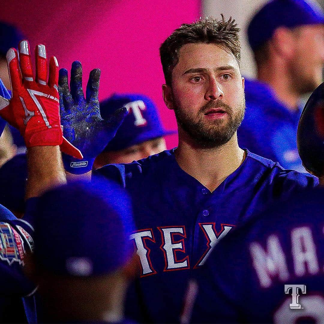 テキサス・レンジャーズさんのインスタグラム写真 - (テキサス・レンジャーズInstagram)「Joey Gallo, huge fan of Angel Stadium. 💪」4月6日 12時51分 - rangers