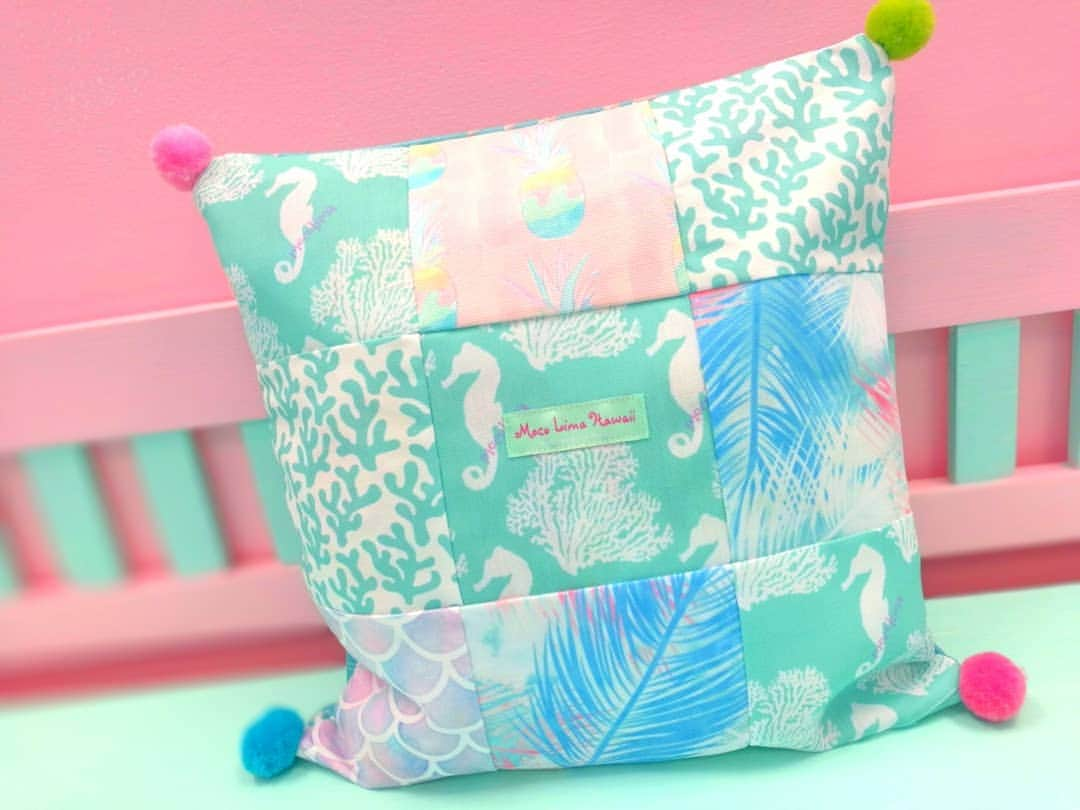 Moco Lima Hawaiiさんのインスタグラム写真 - (Moco Lima HawaiiInstagram)「Cushion Cover, Made By Moco  Moco Lima Hawaii Store Open 13:00-18:00, Monday-Saturday. 2155 Kalakaua Ave #807 Honolulu, HI I hope you will visit us sometime soon!  分かりづらいロケーションにも関わらずいつもご来店頂き誠にどうもありがとうございます！！　ワイキキでのショッピングに疲れたら足休めにでもいらしてください〜♡ ゴルフのパター練習もできます〜　（お連れ様がお買い物を楽しむ間、待たされるお父さま方に大人気です！） サーフボードも使いたい方はどうぞ〜  その他、手芸好きさんなど〜　毎週金曜日はモコお店におりますのでハワイに来たらぜひお喋りしにいらしてくださいませ〜　ハワイ好きさん集まれ！  See you soon !!! #golf#markandlona#surfing#surfboard#from#kauai#sewing#singing#dancing#love#mocolima#hawaii#waikiki#shopping#ハワイ好き#ゴルフ好き#サーフィン好き#手芸好き#歌好き#カラオケ好き#海好き#ハワイ大好き#モコリマハワイ」4月6日 12時43分 - mocolimahawaii