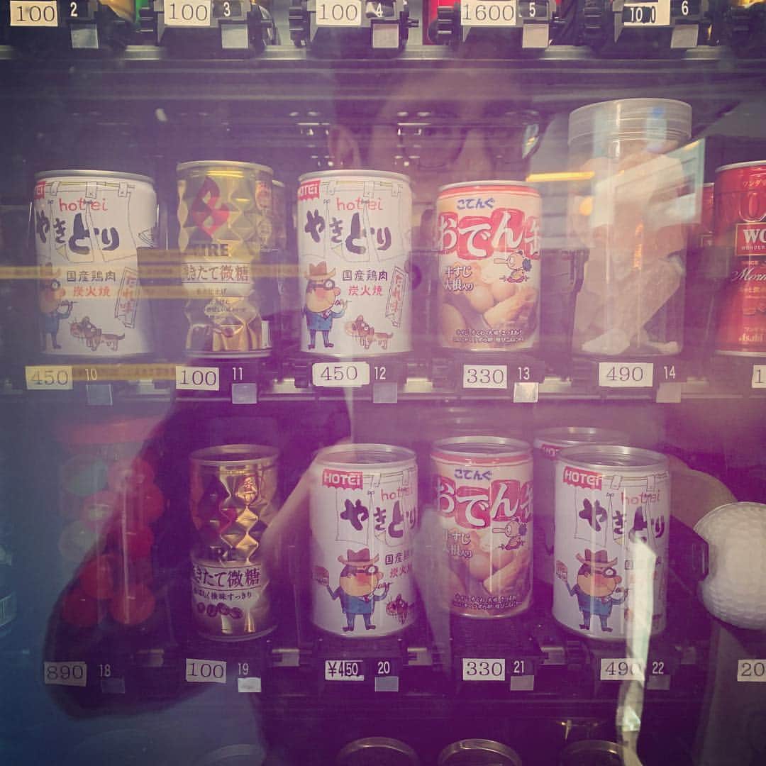 マシュー・チョジックさんのインスタグラム写真 - (マシュー・チョジックInstagram)「🧂！？ #Japanese #vendingmachine #Tokyo #自販機 #salt  #マシューチョジック」4月6日 12時53分 - matthew_chozick