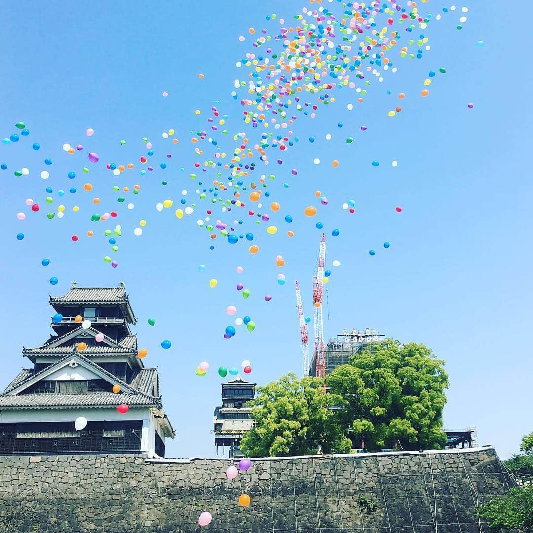 ラグビーワールドカップさんのインスタグラム写真 - (ラグビーワールドカップInstagram)「. 🏯本日4月6日は #城の日🏯 . 2016年4月の熊本地震で大きな被害を受けた熊本城。 復旧工事が進み、いよいよ10月5日（土）から一般公開が再開されます🙌 . その翌日10月6日（日）は熊本でフランス代表 v トンガ代表がキックオフ❗ . ラグビー観戦の際は、震災復興のシンボルとも言われているお城の方にもお立ち寄りください✨ . #RWC2019 #Rugby #Rugbygram #Sport #kumamoto #castle  #ラグビー #熊本 #熊本城 #城 #九州」4月6日 13時09分 - rugbyworldcupjp