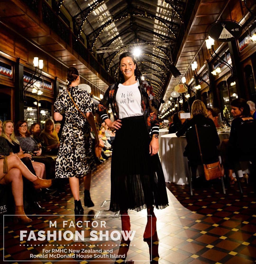 Sophie Pascoeさんのインスタグラム写真 - (Sophie PascoeInstagram)「Took on my first cat walk/ modelling debut for the M factor fashion show this week, supporting @rmhcnewzealand & @rmhsouth over $76,000 was raised. So amazing to be part of this fundraiser to help out those in need! 🌟 #keepingfamiliesclose」4月6日 13時12分 - sophpascoe1