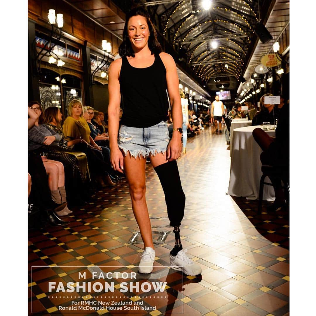 Sophie Pascoeさんのインスタグラム写真 - (Sophie PascoeInstagram)「Took on my first cat walk/ modelling debut for the M factor fashion show this week, supporting @rmhcnewzealand & @rmhsouth over $76,000 was raised. So amazing to be part of this fundraiser to help out those in need! 🌟 #keepingfamiliesclose」4月6日 13時12分 - sophpascoe1