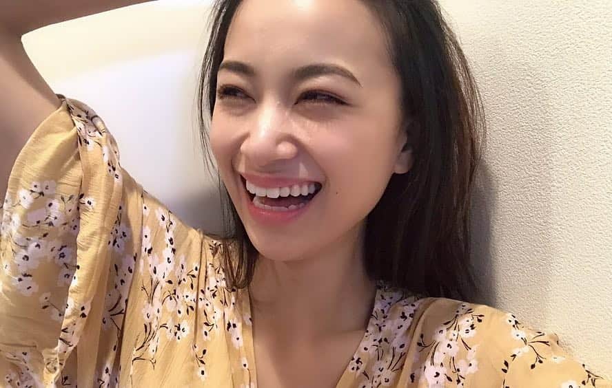 高橋ユウさんのインスタグラム写真 - (高橋ユウInstagram)「大好きなコーヒーも我慢せずに自宅ホワイトニングを続けています🦷  #パールホワイトプロ のイメージモデルとしてケアしなきゃ、なんて思いながら普段の歯磨きと同じようにできるので何も頑張ってないです😂 写真3枚目のジェルを歯ブラシに乗せて歯磨きと同じように磨くだけ☆ また使用感を伝えていきますね🦷 @pearlwhitepro #パールホワイトプロ #パールホワイト  #ホワイトニング #ノー歯医者 #自宅ホワイトニング」4月6日 13時14分 - takahashiyu.official