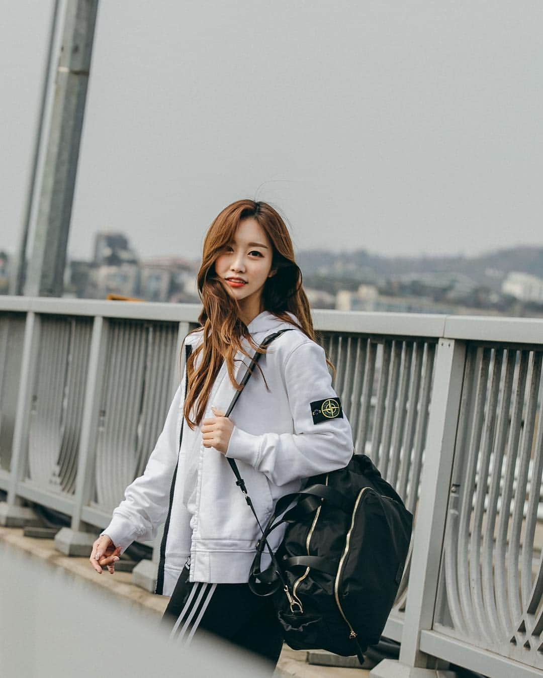 COCO さんのインスタグラム写真 - (COCO Instagram)「Weather is finally so nice! . Bag: @samanthathavasa.korea #사만사타바사 #운동하는여자 #workout #fitnessgirl #ootd #workoutclothes #fitnesslife」4月6日 13時34分 - rilaccoco