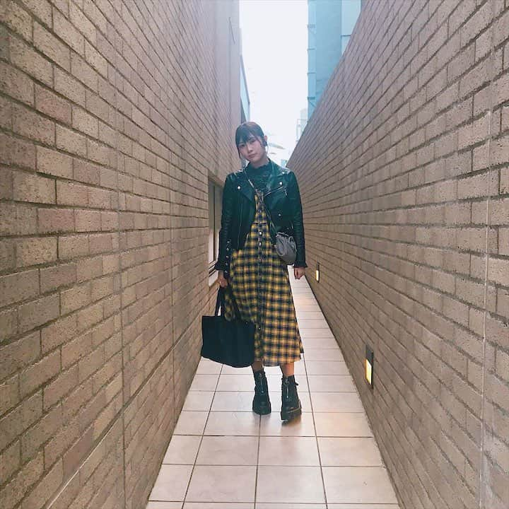 横島亜衿さんのインスタグラム写真 - (横島亜衿Instagram)「. #ootd ☺︎ . jacket @jouetie_official  onepeace @jouetie_official  tops @snidel_official  shose @drmartens_japan × @lazyoafs . .」4月6日 13時29分 - _aeri_yokoshima