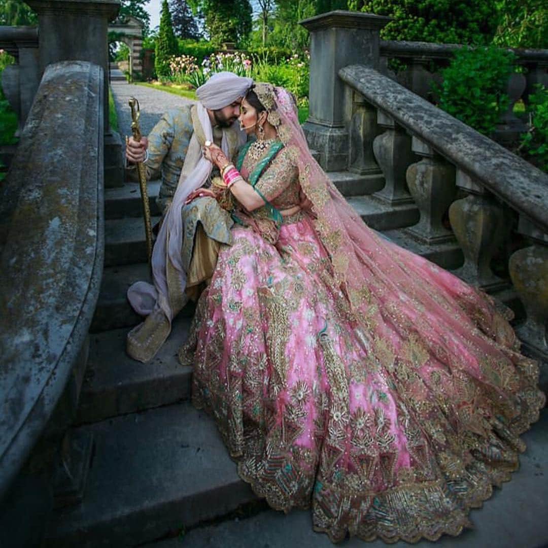 Indianstreetfashionさんのインスタグラム写真 - (IndianstreetfashionInstagram)「And in that moment I knew it was always going to be you 💕 #indianstreetfashion . . . . #indianfashion #stylefile #indianbride #bridalwear #weddings #bridalfashion #indianweddings #ethnic #traditional #potd #couture #designer #glamour  #photography #fashionphotography #ootd #bridalinspo #sangeet #mehendi . . .  #weddingblogger #fashionblogger #indianblogger #dubaiblogger #londonblogger #celebstyle」4月6日 13時30分 - indianstreetfashion