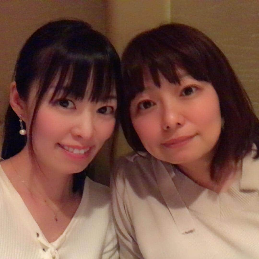 紀伊さつきさんのインスタグラム写真 - (紀伊さつきInstagram)「きのうは、金曜のレギュラーラジオ放送を卒業して、初めての金曜日。 いつも仕込みでバタバタしながら聴いていた前番組#モニフレ を聴きながら、別のお仕事に向かうなんだか不思議な感じでスタート🤔 ・ すると寂しがり屋のわたしを、局の仲良しのディレクターさんが、わたしのお仕事先の最寄り駅まで来て乾杯に連れ出してくれました〜☺️ 「卒業しても飲みに行こうね！」の有言実行具合がすごいです大好き(笑) ・ いつものパターンは、カフェ→お肉→パンケーキなんですが。 まずカフェ、そしてわたしたちの大好きなホルモン！そして…なんとパンケーキではなくおしゃれなバーへ👏 宣言通り大人になりましたなぁ2019の紀伊(笑) たくさーん食べました☺️ Hさん、いつもありがとです💓 元担当ディレクターさんたちともご連絡とれて。 おかげでさみしくない金曜日でした！幸せモノ✨」4月6日 13時30分 - keysatsuki