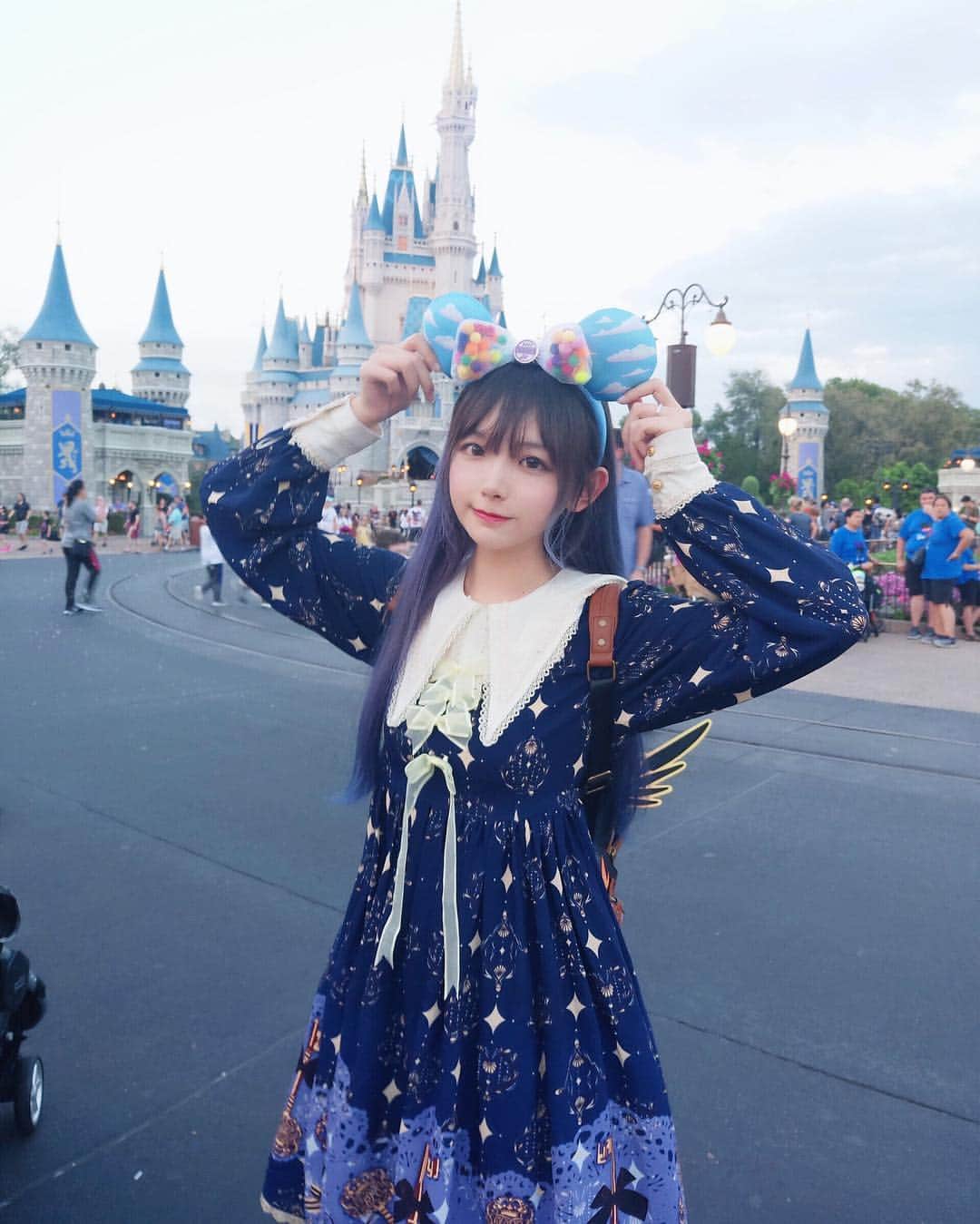 樱群さんのインスタグラム写真 - (樱群Instagram)「I love the castle of disneyland! Also I'll upload the video of my Disney trip(it's a vlog) when I'm free.」4月6日 14時00分 - sakura.gun