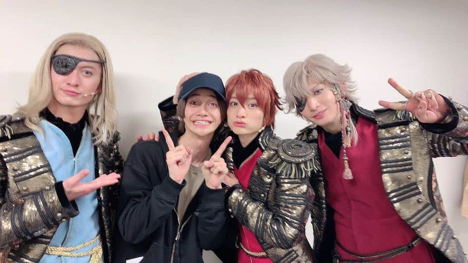 小波津亜廉さんのインスタグラム写真 - (小波津亜廉Instagram)「[5/4/19] Kyoto performances today! Shojiro Yokoi (Cecil) came to visit! ⠀⠀⠀ ⠀ ⠀ #kohatsuallen #kikuchishuji #ozawaren ⠀⠀⠀ ⠀ Source: Gekidan Shining and Ren’s twitter」4月6日 13時55分 - ahun_andsome