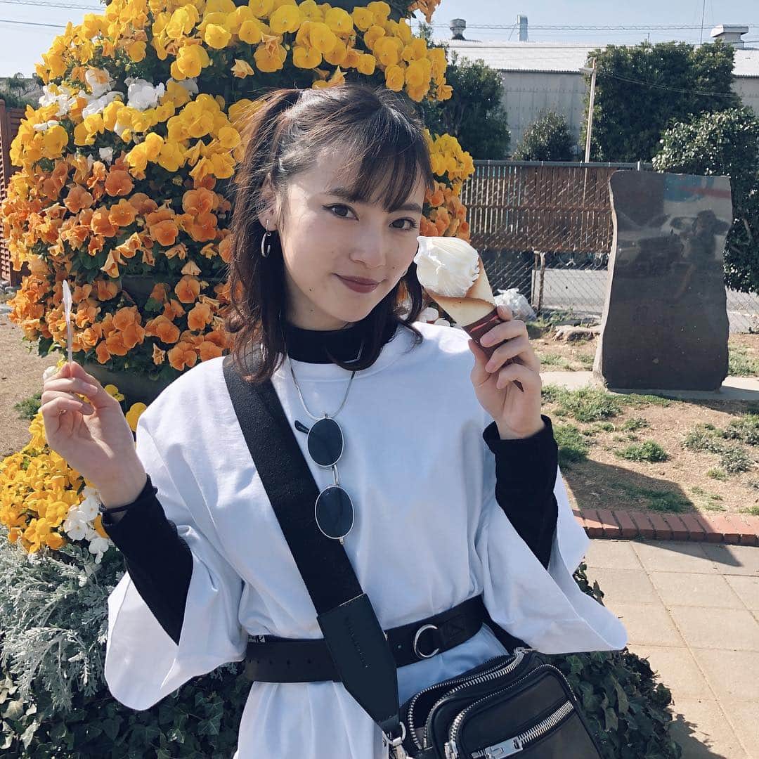 池上紗理依さんのインスタグラム写真 - (池上紗理依Instagram)「このアイスクリームが大好き~~🥺♡ ちょっとでも映えようと花の前に🌼笑」4月6日 14時27分 - sarii_ikegami