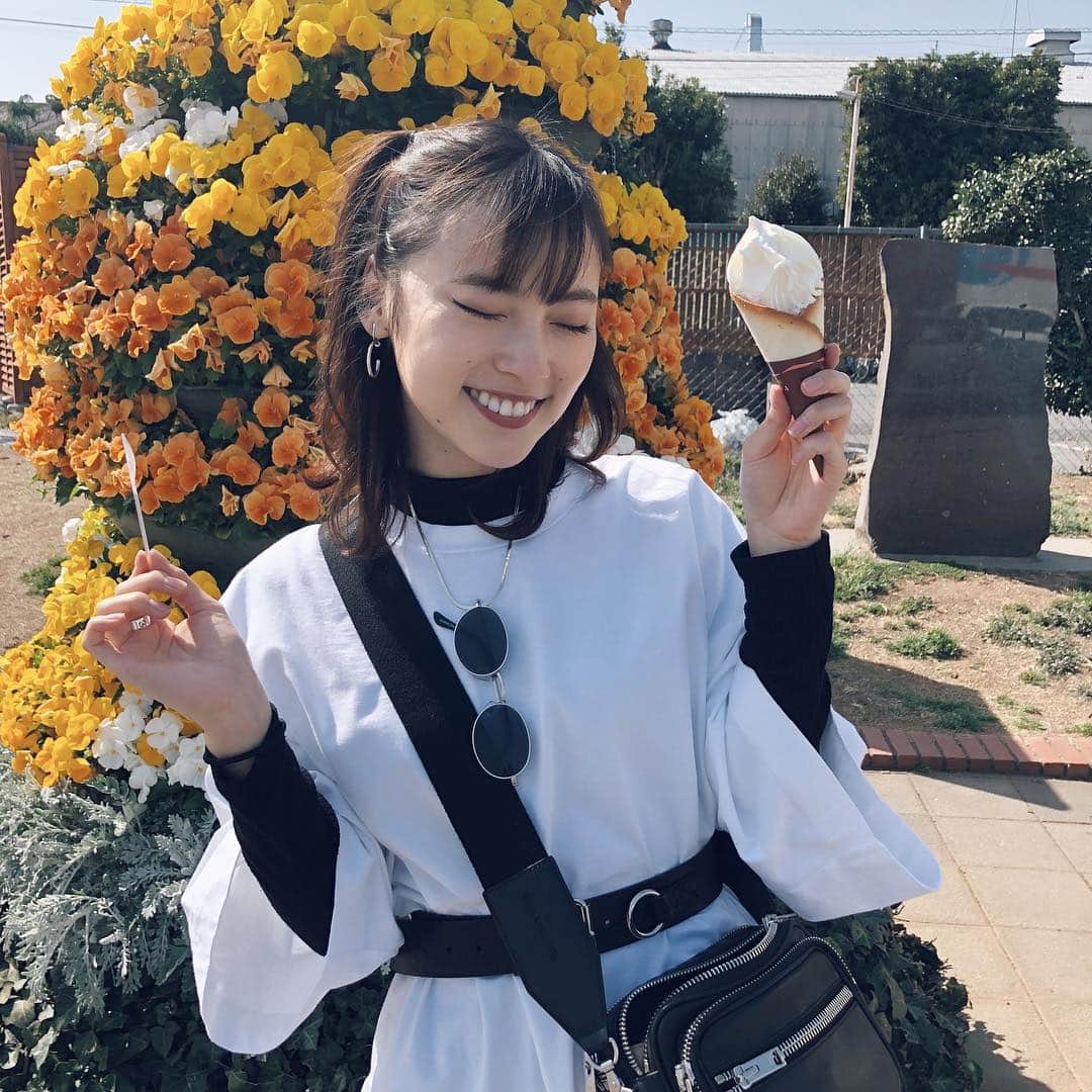 池上紗理依さんのインスタグラム写真 - (池上紗理依Instagram)「このアイスクリームが大好き~~🥺♡ ちょっとでも映えようと花の前に🌼笑」4月6日 14時27分 - sarii_ikegami