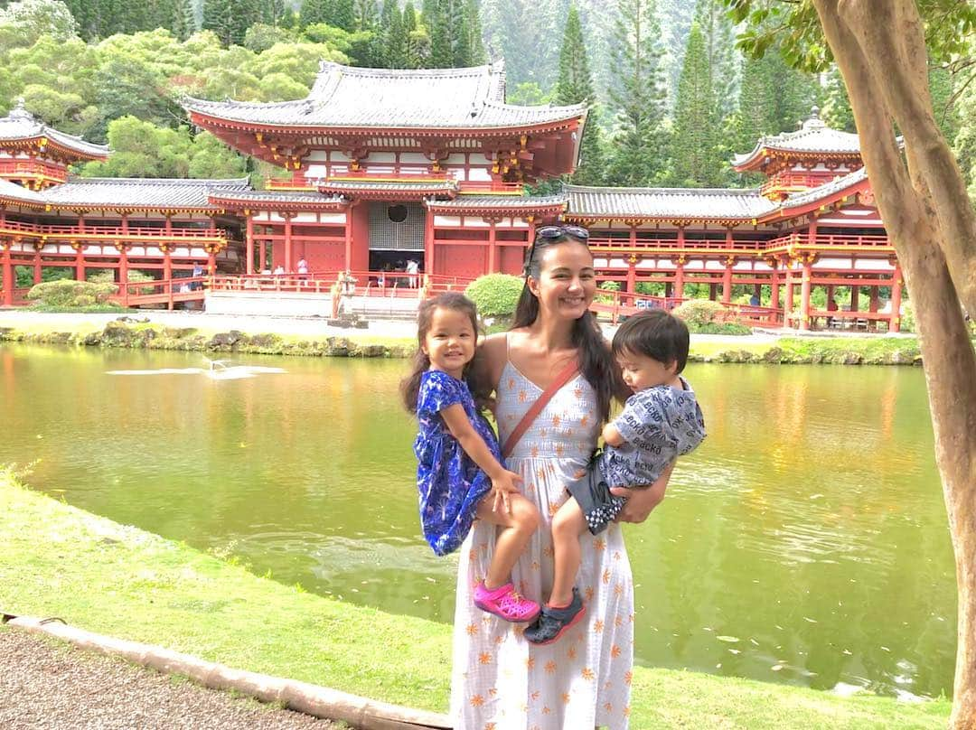 エリナ シルカさんのインスタグラム写真 - (エリナ シルカInstagram)「Byodo-In Temple」4月6日 14時31分 - laura_elina_ymd