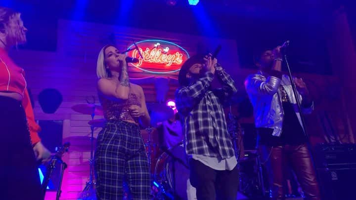A.J.のインスタグラム：「What an incredible Friday Night Party! Thank you to my incredible friends @laurenalaina @jimmieallen and @cassadeepope !」