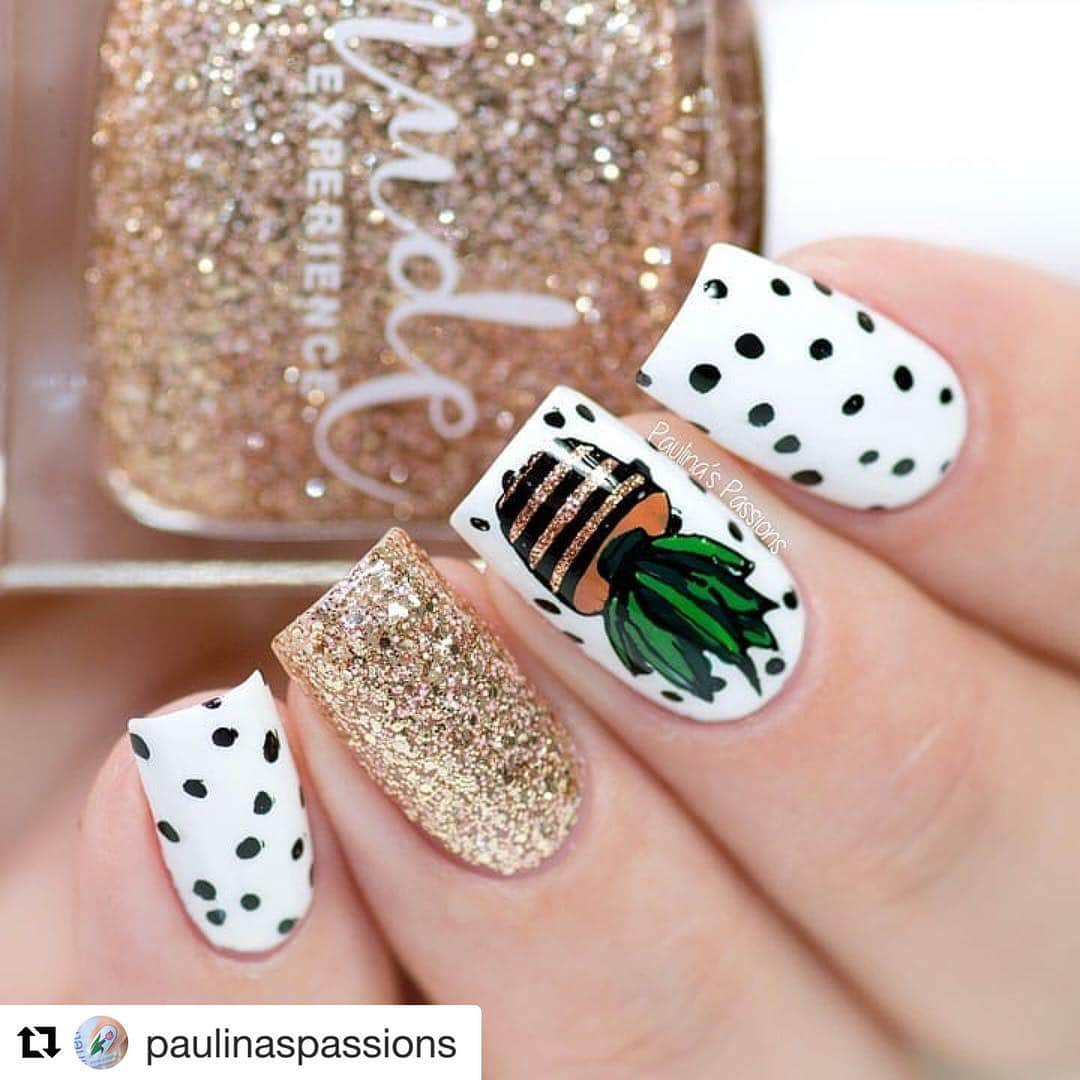 Nail Designsさんのインスタグラム写真 - (Nail DesignsInstagram)「Credit: @paulinaspassions ・・・ #nails #nailart #stampingnailart #laublm #ejiubas #ejiubasxlaublm #succulents #reversestamping」4月7日 1時55分 - nailartfeature