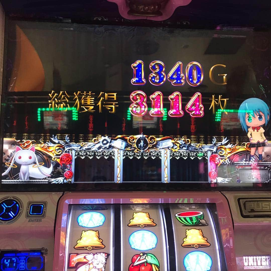 岩村捺未さんのインスタグラム写真 - (岩村捺未Instagram)「昨日の結果です🕶⤴︎⤴︎⤴︎ 裏マギクエからのーワルプル二回🥺 そしてホムエピ🥺わしの一番好きな当たり方ワルプル中のエピボ🥰 五万勝ち！！！！サイコッチョー☝︎♥️ まど運あがってきたー！！ #まどマギ2 #まどかマギカ #まどマギ #まど2好き過ぎ #まど運あげてこ #スロット #甘北斗もよき #甘デジもたのしいよ #まど2 #一生打てるわ #てか一生打ちたい #パチスロ ##パチスロのカリスマ #岩村なちゅ」4月7日 0時23分 - iwamuranachu