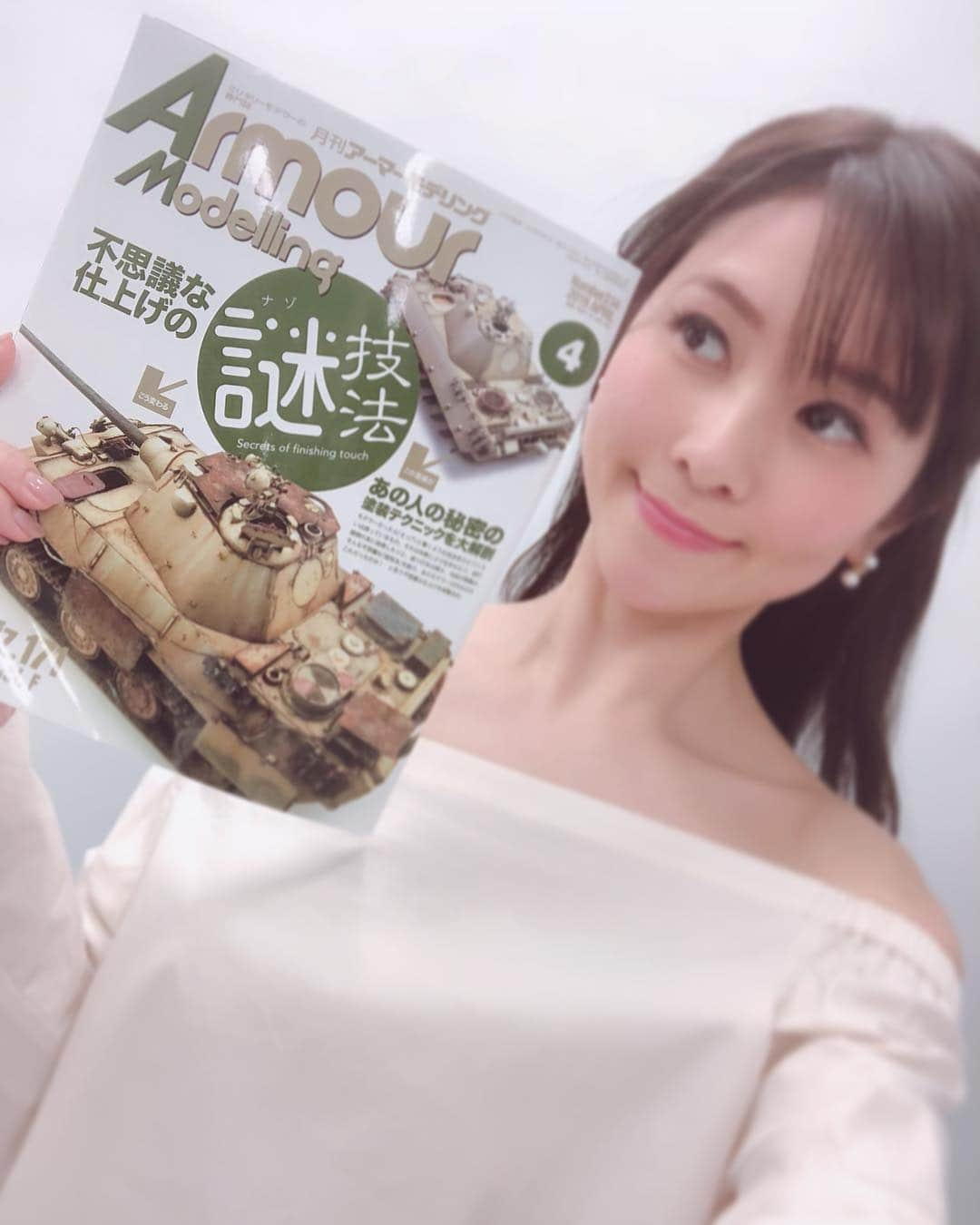 立花サキさんのインスタグラム写真 - (立花サキInstagram)「4月12日発売📖 アーマーモデリング5月号！ 女性フィギュア特集に掲載されます！ 女はメイクで変幻自在💄 女性フィギュアに興味がある方には特に必見！ 是非チェックして下さい^ ^  #アーマーモデリング #フィギュア #塗装 #makeup」4月7日 0時30分 - tachibanasakichaso