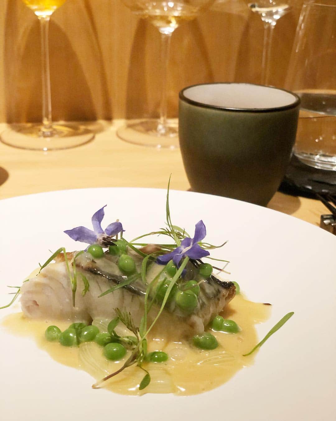 渡辺真実絵さんのインスタグラム写真 - (渡辺真実絵Instagram)「. @alterego.tokyo 🇮🇹 ﻿ ミシュラン三ツ星の「 Osteria Francescana 」で スーシェフを務め、ミラノの「 Ristorante TOKUYOSHI 」で ミシュラン一つ星に輝く徳吉シェフ( @yojitokuyoshi ) による イノベイティブイタリアン 🇮🇹 ✨﻿ 🍽 ﻿ 楽しいトークと、初体験のスープペアリングに 合わせて頂きました 🙏 ✨﻿ 🥰 ﻿ 美味しさの驚きが止まらない貴重な時間でした 😆 ﻿ #alteregotokyo #🍽mamu」4月7日 0時31分 - mamu________________
